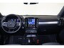 Volvo XC40 B4 Plus Dark - IntelliSafe Assist & Surround - Harman/Kardon audio - Parkeercamera achter - Verwarmde voorstoelen & stuur - Parkeersensoren voor & achter - Elektr. bedienb. voorstoelen met geheugen links - Extra getint glas - Inklapbare trekhaak - 19' LMV