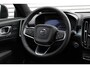 Volvo XC40 B4 Plus Dark | Panoramadak | Trekhaak | Verwarmbare voorstoelen, stuurwiel en voorruit | Premium audio by Harman Kardon | Apple carplay/Anrdoid auto | Adaptieve cruise control