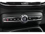 Volvo XC40 B4 Plus Dark | Panoramadak | Trekhaak | Verwarmbare voorstoelen, stuurwiel en voorruit | Premium audio by Harman Kardon | Apple carplay/Anrdoid auto | Adaptieve cruise control