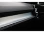 Volvo XC40 B4 Plus Dark | Panoramadak | Trekhaak | Verwarmbare voorstoelen, stuurwiel en voorruit | Premium audio by Harman Kardon | Apple carplay/Anrdoid auto | Adaptieve cruise control