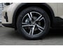 Volvo XC40 B4 Plus Dark | Panoramadak | Trekhaak | Verwarmbare voorstoelen, stuurwiel en voorruit | Premium audio by Harman Kardon | Apple carplay/Anrdoid auto | Adaptieve cruise control