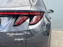 Hyundai Tucson 1.6 T-GDI 265pk PHEV Comfort Smart 4WD | Climate | Camera | Carplay | Keyless | Navigatie | Full - Led | Elek. Klep | Winterpakket | 19" Lichtmetaal | Digitale Cockpit | Parkeer Assistent | Adapt. Cruisecontrol | 1e Eigenaar