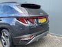 Hyundai Tucson 1.6 T-GDI 265pk PHEV Comfort Smart 4WD | Climate | Camera | Carplay | Keyless | Navigatie | Full - Led | Elek. Klep | Winterpakket | 19" Lichtmetaal | Digitale Cockpit | Parkeer Assistent | Adapt. Cruisecontrol | 1e Eigenaar