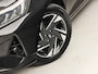 Hyundai i20 1.0 T-GDI Premium Sport Automaat (VIRTUAL COCKPIT, GROOT NAVI, CLIMATE, STUUR/STOELVERWARMING, SPORTSTOELEN, GETINT GLAS, ADAPTIVE CRUISE, NIEUWSTAAT)
