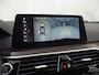 BMW 5-Serie 520i M Sport High Executive 184Pk Automaat (GROOT NAVI, M PAKKET, 360 CAMERA, MEMORY SEATS, HARMAN/KARDON, STUUR/STOELVERWARMING, LUXE LEDER, HEAD-UP DISPLAY, GETINT GLAS, NIEUWSTAAT)