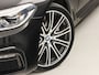 BMW 5-Serie 520i M Sport High Executive 184Pk Automaat (GROOT NAVI, M PAKKET, 360 CAMERA, MEMORY SEATS, HARMAN/KARDON, STUUR/STOELVERWARMING, LUXE LEDER, HEAD-UP DISPLAY, GETINT GLAS, NIEUWSTAAT)