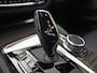 BMW 5-Serie 520i M Sport High Executive 184Pk Automaat (GROOT NAVI, M PAKKET, 360 CAMERA, MEMORY SEATS, HARMAN/KARDON, STUUR/STOELVERWARMING, LUXE LEDER, HEAD-UP DISPLAY, GETINT GLAS, NIEUWSTAAT)