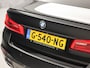 BMW 5-Serie 520i M Sport High Executive 184Pk Automaat (GROOT NAVI, M PAKKET, 360 CAMERA, MEMORY SEATS, HARMAN/KARDON, STUUR/STOELVERWARMING, LUXE LEDER, HEAD-UP DISPLAY, GETINT GLAS, NIEUWSTAAT)