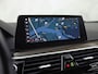 BMW 5-Serie 520i M Sport High Executive 184Pk Automaat (GROOT NAVI, M PAKKET, 360 CAMERA, MEMORY SEATS, HARMAN/KARDON, STUUR/STOELVERWARMING, LUXE LEDER, HEAD-UP DISPLAY, GETINT GLAS, NIEUWSTAAT)