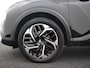 Citroën C4 X 1.2 Puretech Shine afnb Trekhaak, Apple Carplay/Android Auto, Cruise control adaptief, keyless entry/start, Parkeersensor voor/achter, Achteruitrijcamera Een luxe en stijlvolle sedan met een hoog comfortniveau en een ruim interieur. De krachtige en zuinige 1.2 PureTech-motor zorgt voor een soepele rijervaring, terwijl de rijke Shine-uitvoering