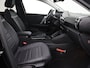 Citroën C4 X 1.2 Puretech Shine afnb Trekhaak, Apple Carplay/Android Auto, Cruise control adaptief, keyless entry/start, Parkeersensor voor/achter, Achteruitrijcamera Een luxe en stijlvolle sedan met een hoog comfortniveau en een ruim interieur. De krachtige en zuinige 1.2 PureTech-motor zorgt voor een soepele rijervaring, terwijl de rijke Shine-uitvoering