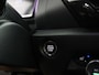 Citroën C4 X 1.2 Puretech Shine afnb Trekhaak, Apple Carplay/Android Auto, Cruise control adaptief, keyless entry/start, Parkeersensor voor/achter, Achteruitrijcamera Een luxe en stijlvolle sedan met een hoog comfortniveau en een ruim interieur. De krachtige en zuinige 1.2 PureTech-motor zorgt voor een soepele rijervaring, terwijl de rijke Shine-uitvoering