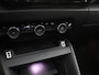 Citroën C4 X 1.2 Puretech Shine afnb Trekhaak, Apple Carplay/Android Auto, Cruise control adaptief, keyless entry/start, Parkeersensor voor/achter, Achteruitrijcamera Een luxe en stijlvolle sedan met een hoog comfortniveau en een ruim interieur. De krachtige en zuinige 1.2 PureTech-motor zorgt voor een soepele rijervaring, terwijl de rijke Shine-uitvoering