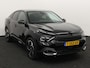 Citroën C4 X 1.2 Puretech Shine afnb Trekhaak, Apple Carplay/Android Auto, Cruise control adaptief, keyless entry/start, Parkeersensor voor/achter, Achteruitrijcamera Een luxe en stijlvolle sedan met een hoog comfortniveau en een ruim interieur. De krachtige en zuinige 1.2 PureTech-motor zorgt voor een soepele rijervaring, terwijl de rijke Shine-uitvoering