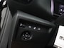 Citroën C4 X 1.2 Puretech Shine afnb Trekhaak, Apple Carplay/Android Auto, Cruise control adaptief, keyless entry/start, Parkeersensor voor/achter, Achteruitrijcamera Een luxe en stijlvolle sedan met een hoog comfortniveau en een ruim interieur. De krachtige en zuinige 1.2 PureTech-motor zorgt voor een soepele rijervaring, terwijl de rijke Shine-uitvoering