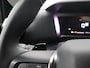 Citroën C4 X 1.2 Puretech Shine afnb Trekhaak, Apple Carplay/Android Auto, Cruise control adaptief, keyless entry/start, Parkeersensor voor/achter, Achteruitrijcamera Een luxe en stijlvolle sedan met een hoog comfortniveau en een ruim interieur. De krachtige en zuinige 1.2 PureTech-motor zorgt voor een soepele rijervaring, terwijl de rijke Shine-uitvoering