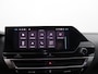 Citroën C4 X 1.2 Puretech Shine afnb Trekhaak, Apple Carplay/Android Auto, Cruise control adaptief, keyless entry/start, Parkeersensor voor/achter, Achteruitrijcamera Een luxe en stijlvolle sedan met een hoog comfortniveau en een ruim interieur. De krachtige en zuinige 1.2 PureTech-motor zorgt voor een soepele rijervaring, terwijl de rijke Shine-uitvoering