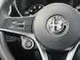 Alfa Romeo Giulia 2.0T Super | Dealer Onderhouden | All Season Banden |  Lane Assist | Dode Hoek Detectie | Cruise Control | Bluetooth | DAB | Parkeersensoren Voor en Achter | Parkeercamera |