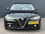Alfa Romeo Giulia 2.0T Super | Dealer Onderhouden | All Season Banden |  Lane Assist | Dode Hoek Detectie | Cruise Control | Bluetooth | DAB | Parkeersensoren Voor en Achter | Parkeercamera |
