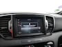 Kia Sportage 1.6 T-GDI GT-Line Bluetooth, Cruise control, Parkeersensor voor/achter, Rijstrooksensor, Winterpakket, Keyless entry Een ruime en luxe SUV met een sportieve uitstraling. Het interieur biedt veel comfort en ruimte, waardoor zowel korte als lange ritten prettig zijn. Dankzij de rijke GT-Line uitvoering is dez