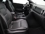 Kia Sportage 1.6 T-GDI GT-Line Bluetooth, Cruise control, Parkeersensor voor/achter, Rijstrooksensor, Winterpakket, Keyless entry Een ruime en luxe SUV met een sportieve uitstraling. Het interieur biedt veel comfort en ruimte, waardoor zowel korte als lange ritten prettig zijn. Dankzij de rijke GT-Line uitvoering is dez