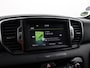 Kia Sportage 1.6 T-GDI GT-Line Bluetooth, Cruise control, Parkeersensor voor/achter, Rijstrooksensor, Winterpakket, Keyless entry Een ruime en luxe SUV met een sportieve uitstraling. Het interieur biedt veel comfort en ruimte, waardoor zowel korte als lange ritten prettig zijn. Dankzij de rijke GT-Line uitvoering is dez