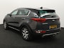 Kia Sportage 1.6 T-GDI GT-Line Bluetooth, Cruise control, Parkeersensor voor/achter, Rijstrooksensor, Winterpakket, Keyless entry Een ruime en luxe SUV met een sportieve uitstraling. Het interieur biedt veel comfort en ruimte, waardoor zowel korte als lange ritten prettig zijn. Dankzij de rijke GT-Line uitvoering is dez