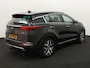 Kia Sportage 1.6 T-GDI GT-Line Bluetooth, Cruise control, Parkeersensor voor/achter, Rijstrooksensor, Winterpakket, Keyless entry Een ruime en luxe SUV met een sportieve uitstraling. Het interieur biedt veel comfort en ruimte, waardoor zowel korte als lange ritten prettig zijn. Dankzij de rijke GT-Line uitvoering is dez