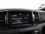 Kia Sportage 1.6 T-GDI GT-Line Bluetooth, Cruise control, Parkeersensor voor/achter, Rijstrooksensor, Winterpakket, Keyless entry Een ruime en luxe SUV met een sportieve uitstraling. Het interieur biedt veel comfort en ruimte, waardoor zowel korte als lange ritten prettig zijn. Dankzij de rijke GT-Line uitvoering is dez