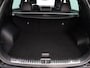 Kia Sportage 1.6 T-GDI GT-Line Bluetooth, Cruise control, Parkeersensor voor/achter, Rijstrooksensor, Winterpakket, Keyless entry Een ruime en luxe SUV met een sportieve uitstraling. Het interieur biedt veel comfort en ruimte, waardoor zowel korte als lange ritten prettig zijn. Dankzij de rijke GT-Line uitvoering is dez