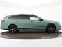 Volkswagen Passat Variant 1.5 eTSI 272pk DSG R-Line Edition · Panoramadak · Camera · Inklap. Trekhaak · Harman Kardon Sound · Head-Up Display · Massagefunctie · Garantie t/m 13-03-2030 of 100.000km