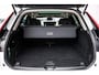 Volvo XC60 2.0 T6 Plug-in hybrid AWD Ultra Dark | SOH 100% | Panoramadak | Luchtvering | Trekhaak | Head-Up Display | 360° Camera | Harman/Kardon Audio | Sportstoelen | Lichtmetalen Velgen 20 inch | Elektrische Achterklep | Parkeersensoren
