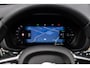 Volvo XC60 2.0 T6 Plug-in hybrid AWD Ultra Dark | SOH 100% | Panoramadak | Luchtvering | Trekhaak | Head-Up Display | 360° Camera | Harman/Kardon Audio | Sportstoelen | Lichtmetalen Velgen 20 inch | Elektrische Achterklep | Parkeersensoren