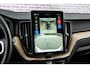 Volvo XC60 2.0 T6 Plug-in hybrid AWD Ultra Dark | SOH 100% | Panoramadak | Luchtvering | Trekhaak | Head-Up Display | 360° Camera | Harman/Kardon Audio | Sportstoelen | Lichtmetalen Velgen 20 inch | Elektrische Achterklep | Parkeersensoren