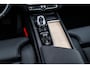 Volvo XC60 2.0 T6 Plug-in hybrid AWD Ultra Dark | SOH 100% | Panoramadak | Luchtvering | Trekhaak | Head-Up Display | 360° Camera | Harman/Kardon Audio | Sportstoelen | Lichtmetalen Velgen 20 inch | Elektrische Achterklep | Parkeersensoren