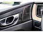 Volvo XC60 2.0 T6 Plug-in hybrid AWD Ultra Dark | SOH 100% | Panoramadak | Luchtvering | Trekhaak | Head-Up Display | 360° Camera | Harman/Kardon Audio | Sportstoelen | Lichtmetalen Velgen 20 inch | Elektrische Achterklep | Parkeersensoren