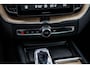 Volvo XC60 2.0 T6 Plug-in hybrid AWD Ultra Dark | SOH 100% | Panoramadak | Luchtvering | Trekhaak | Head-Up Display | 360° Camera | Harman/Kardon Audio | Sportstoelen | Lichtmetalen Velgen 20 inch | Elektrische Achterklep | Parkeersensoren