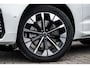 Volvo XC60 2.0 T6 Plug-in hybrid AWD Ultra Dark | SOH 100% | Panoramadak | Luchtvering | Trekhaak | Head-Up Display | 360° Camera | Harman/Kardon Audio | Sportstoelen | Lichtmetalen Velgen 20 inch | Elektrische Achterklep | Parkeersensoren