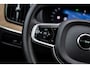 Volvo XC60 2.0 T6 Plug-in hybrid AWD Ultra Dark | SOH 100% | Panoramadak | Luchtvering | Trekhaak | Head-Up Display | 360° Camera | Harman/Kardon Audio | Sportstoelen | Lichtmetalen Velgen 20 inch | Elektrische Achterklep | Parkeersensoren