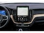 Volvo XC60 2.0 T6 Plug-in hybrid AWD Ultra Dark | SOH 100% | Panoramadak | Luchtvering | Trekhaak | Head-Up Display | 360° Camera | Harman/Kardon Audio | Sportstoelen | Lichtmetalen Velgen 20 inch | Elektrische Achterklep | Parkeersensoren