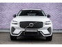 Volvo XC60 2.0 T6 Plug-in hybrid AWD Ultra Dark | SOH 100% | Panoramadak | Luchtvering | Trekhaak | Head-Up Display | 360° Camera | Harman/Kardon Audio | Sportstoelen | Lichtmetalen Velgen 20 inch | Elektrische Achterklep | Parkeersensoren