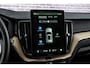 Volvo XC60 2.0 T6 Plug-in hybrid AWD Ultra Dark | SOH 100% | Panoramadak | Luchtvering | Trekhaak | Head-Up Display | 360° Camera | Harman/Kardon Audio | Sportstoelen | Lichtmetalen Velgen 20 inch | Elektrische Achterklep | Parkeersensoren