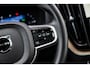 Volvo XC60 2.0 T6 Plug-in hybrid AWD Ultra Dark | SOH 100% | Panoramadak | Luchtvering | Trekhaak | Head-Up Display | 360° Camera | Harman/Kardon Audio | Sportstoelen | Lichtmetalen Velgen 20 inch | Elektrische Achterklep | Parkeersensoren