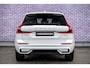 Volvo XC60 2.0 T6 Plug-in hybrid AWD Ultra Dark | SOH 100% | Panoramadak | Luchtvering | Trekhaak | Head-Up Display | 360° Camera | Harman/Kardon Audio | Sportstoelen | Lichtmetalen Velgen 20 inch | Elektrische Achterklep | Parkeersensoren