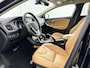 Volvo V40 Cross Country T3 Polar+ Luxury | 1E EIGENAAR | 18" Allseason | Exterior Styling Pack | Leder | Panoramadak | Parkeercamera | Keyless | Parkeerverwarming | Stoelverwarming | PDC V+A