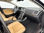 Volvo V40 Cross Country T3 Polar+ Luxury | 1E EIGENAAR | 18" Allseason | Exterior Styling Pack | Leder | Panoramadak | Parkeercamera | Keyless | Parkeerverwarming | Stoelverwarming | PDC V+A