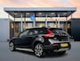 Volvo V40 Cross Country T3 Polar+ Luxury | 1E EIGENAAR | 18" Allseason | Exterior Styling Pack | Leder | Panoramadak | Parkeercamera | Keyless | Parkeerverwarming | Stoelverwarming | PDC V+A