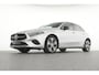 Mercedes-Benz A-klasse 250 e Plug-In Hybride Night Pakket | 18 Inch Velgen | Ledkoplampen | Memory stoelen | Stoelverwarming | Sfeerverlichting. Inclusief 24 maanden MB Certified garantie voor Europa.