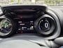Toyota Yaris 1.5 Hybrid Executive Bi-Tone Pano All-in prijs!