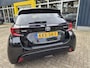 Toyota Yaris 1.5 Hybrid Executive Bi-Tone Pano All-in prijs!